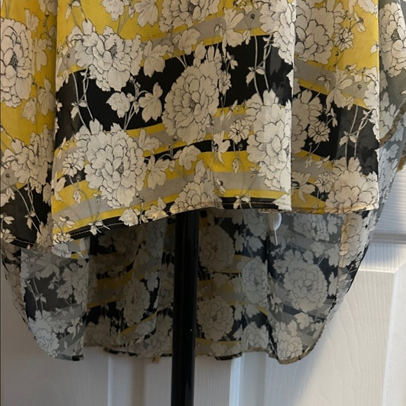 CAbi Yellow and White Floral Tunic - Picture 6 of 9